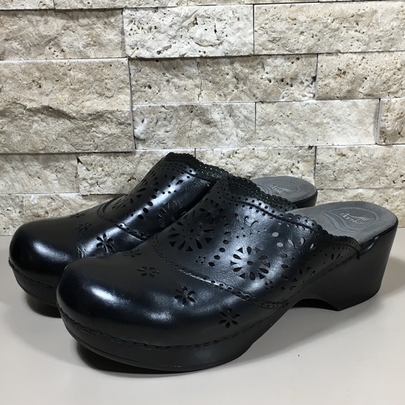 dansko black leather clogs